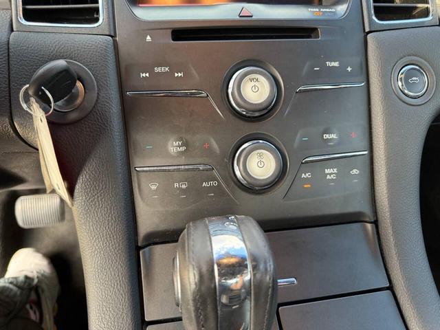 Photo of 2013 Tuxedo Black Metallic Ford Taurus