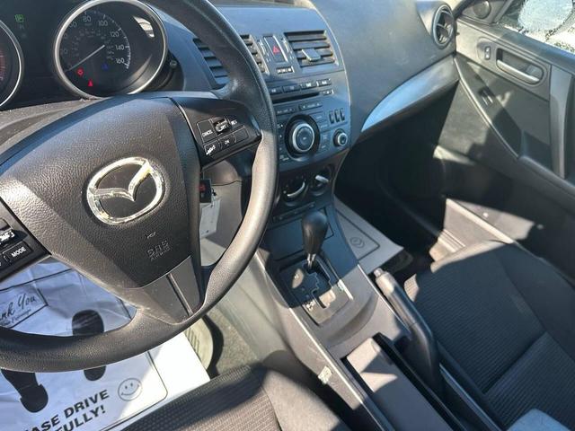 Photo of 2012 Liquid Silver Metallic Mazda Mazda3