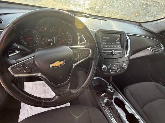 Photo of 2016 Silver Ice Metallic Chevrolet Malibu