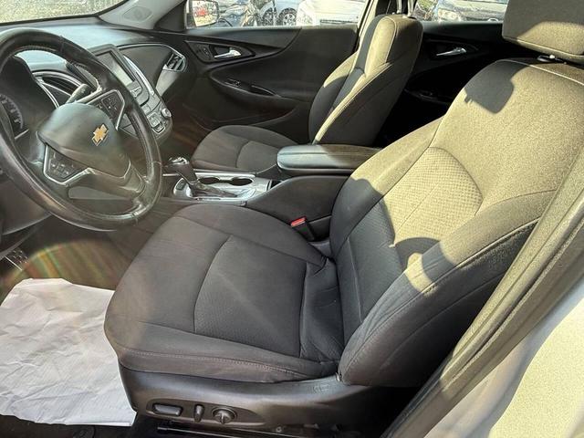 Photo of 2016 Silver Ice Metallic Chevrolet Malibu