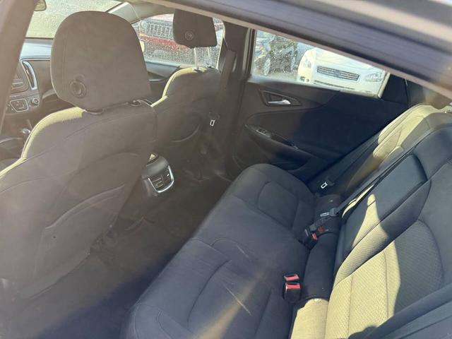 Photo of 2016 Silver Ice Metallic Chevrolet Malibu