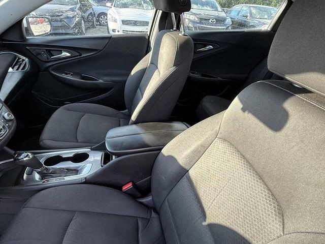 Photo of 2016 Silver Ice Metallic Chevrolet Malibu