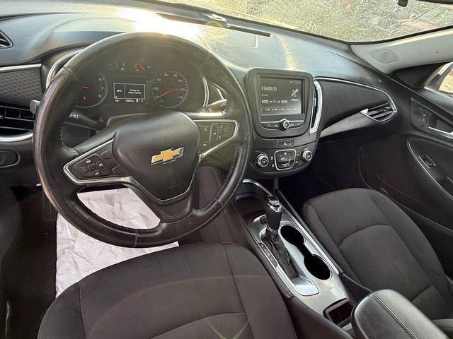 Photo of 2016 Silver Ice Metallic Chevrolet Malibu