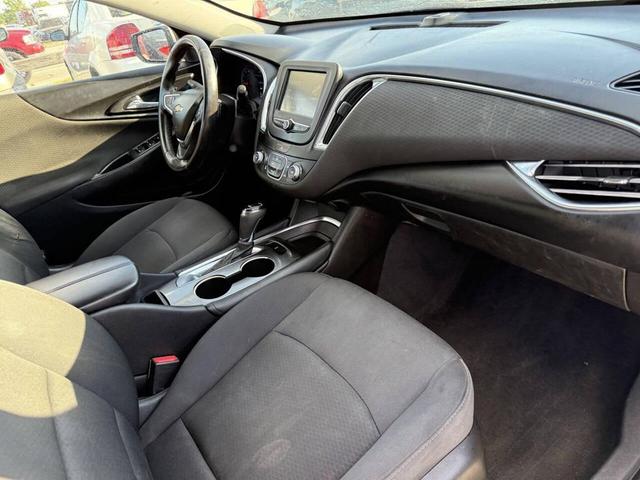 Photo of 2016 Silver Ice Metallic Chevrolet Malibu