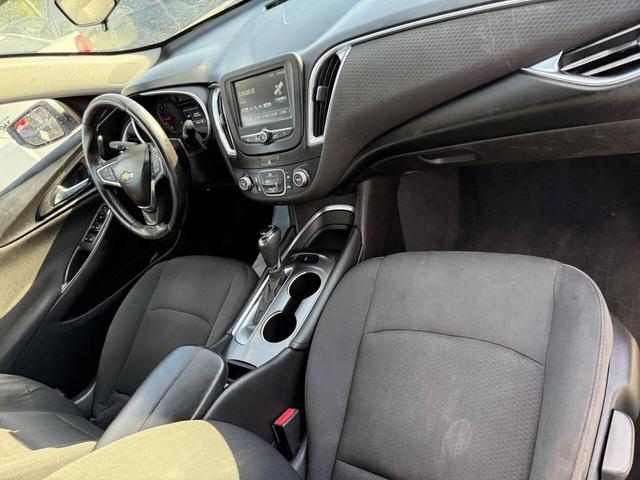 Photo of 2016 Silver Ice Metallic Chevrolet Malibu