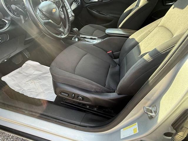 Photo of 2016 Silver Ice Metallic Chevrolet Malibu