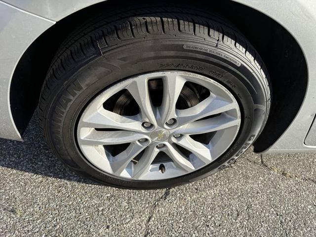 Photo of 2016 Silver Ice Metallic Chevrolet Malibu