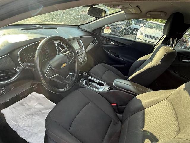 Photo of 2016 Silver Ice Metallic Chevrolet Malibu