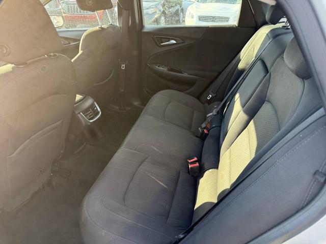 Photo of 2016 Silver Ice Metallic Chevrolet Malibu