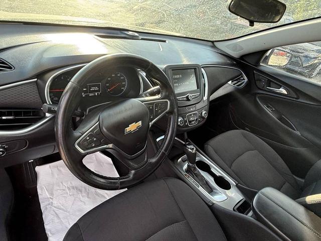 Photo of 2016 Silver Ice Metallic Chevrolet Malibu