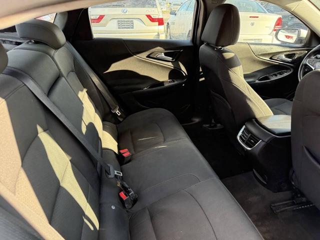 Photo of 2016 Silver Ice Metallic Chevrolet Malibu