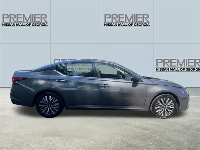 Photo of 2024 Gun Metallic Nissan Altima