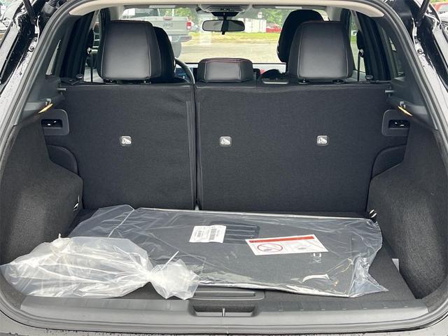 Photo of 2025 Super Black Nissan Kicks