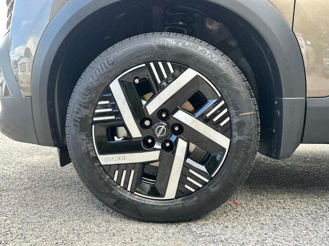 Photo of 2025 Canyon Bronze M Nissan Kicks