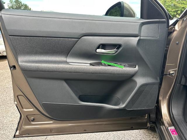 Photo of 2025 Canyon Bronze M Nissan Kicks