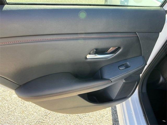 Photo of 2025 White Nissan Sentra