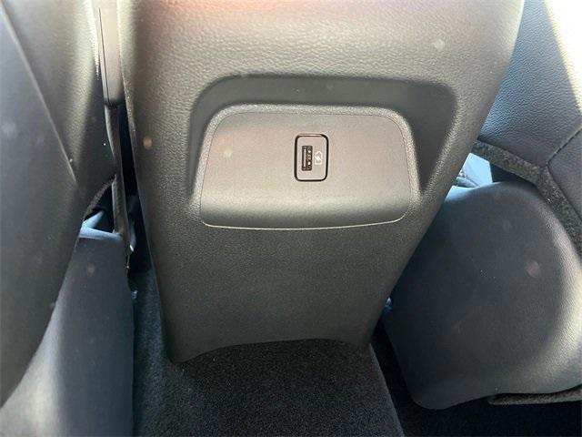 Photo of 2025 White Nissan Sentra