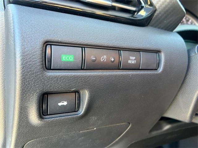 Photo of 2025 White Nissan Sentra