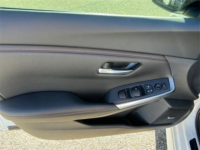 Photo of 2025 White Nissan Sentra