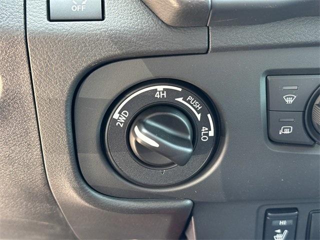 Photo of 2025 Afterburn Orang Nissan Frontier