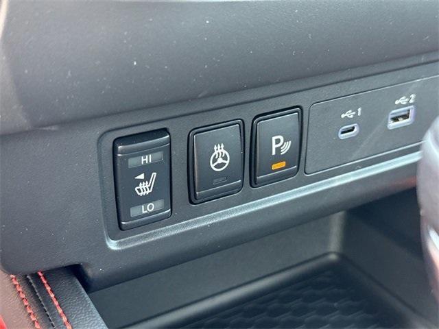 Photo of 2025 Afterburn Orang Nissan Frontier