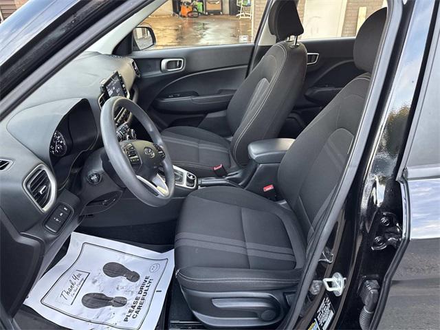 Photo of 2020 Black Noir Pearl Hyundai VENUE