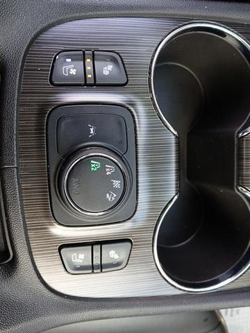 Photo of 2022 Summit White GMC Acadia