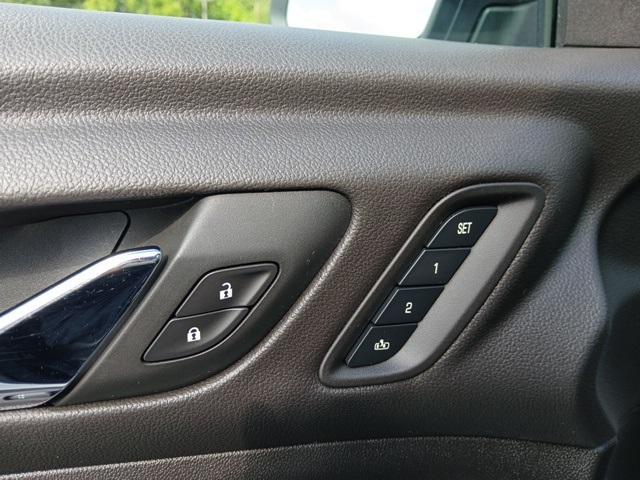 Photo of 2022 Summit White GMC Acadia