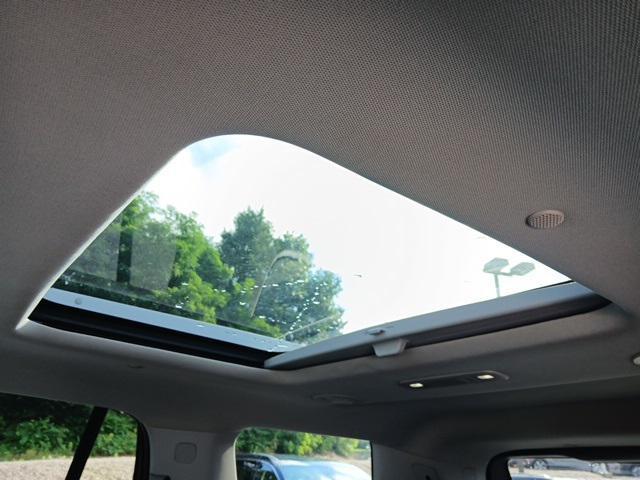 Photo of 2022 Summit White GMC Acadia