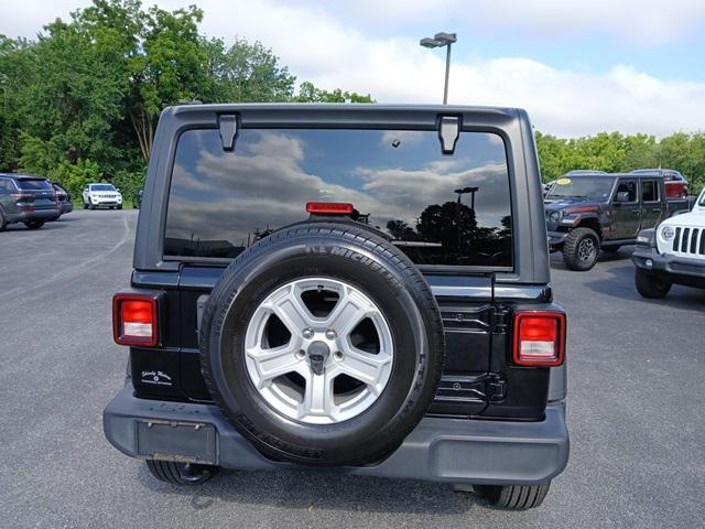 Photo of 2019 Black Clearcoat Jeep Wrangler