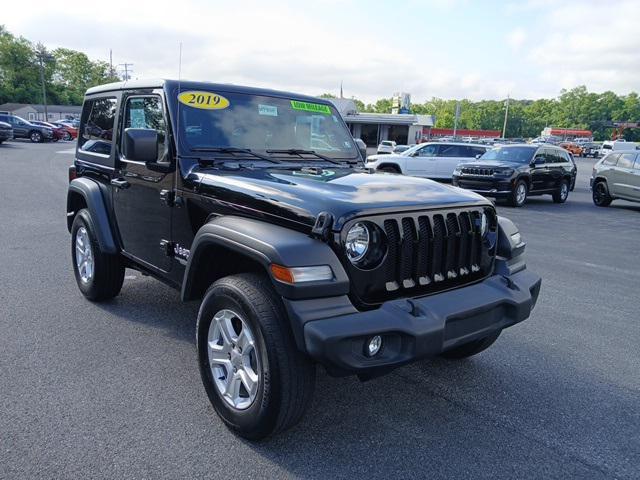 Photo of 2019 Black Clearcoat Jeep Wrangler