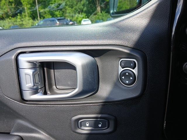 Photo of 2019 Black Clearcoat Jeep Wrangler