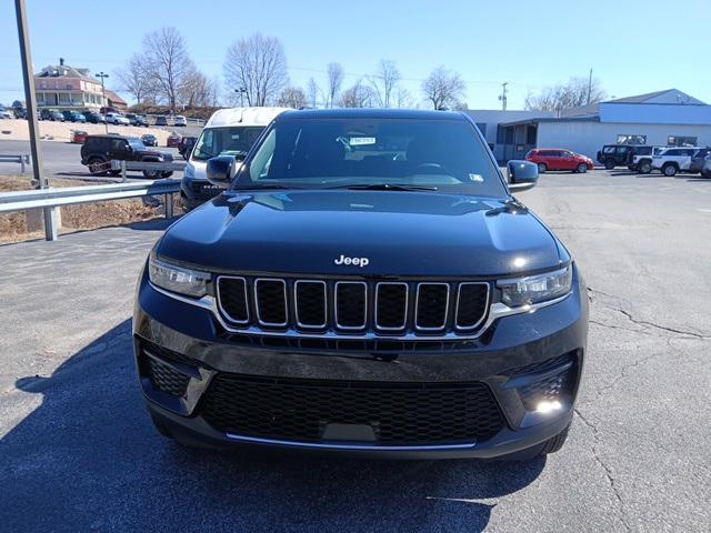 Photo of 2025 Diamond Black Crystal Pearlcoat Jeep Grand Cherokee