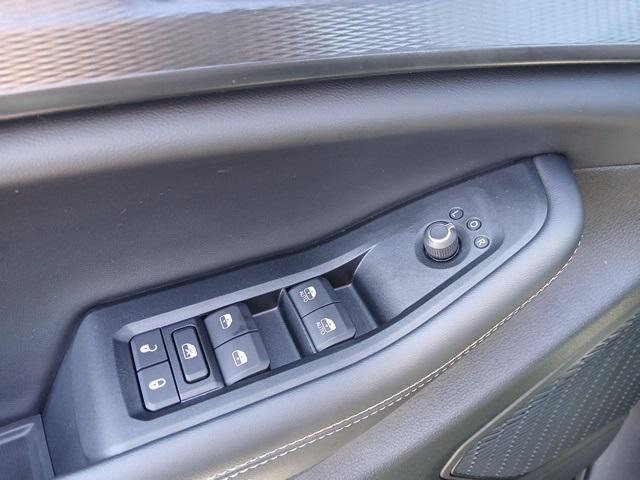 Photo of 2025 Diamond Black Crystal Pearlcoat Jeep Grand Cherokee