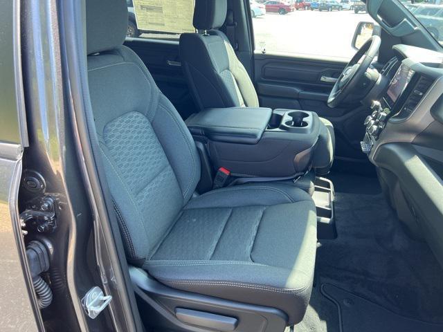 Photo of 2025 Granite Crystal Metallic Clearcoat RAM 1500