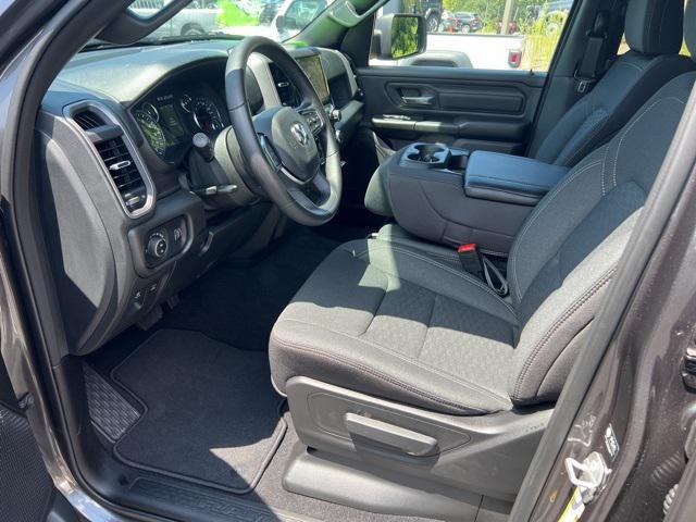 Photo of 2025 Granite Crystal Metallic Clearcoat RAM 1500