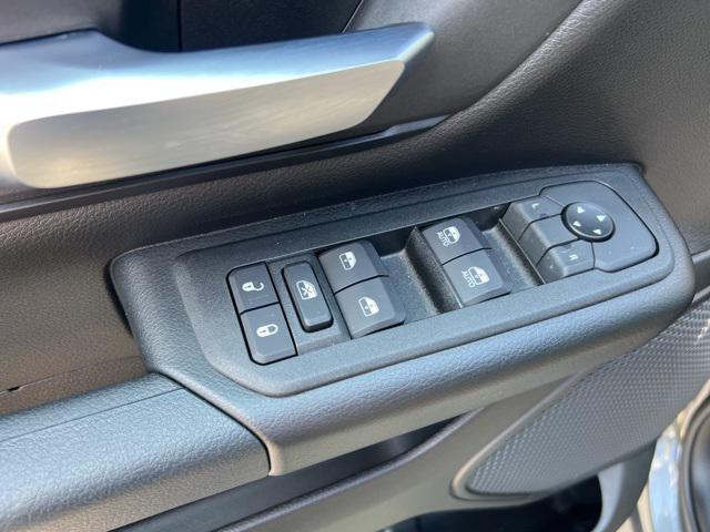 Photo of 2025 Granite Crystal Metallic Clearcoat RAM 1500