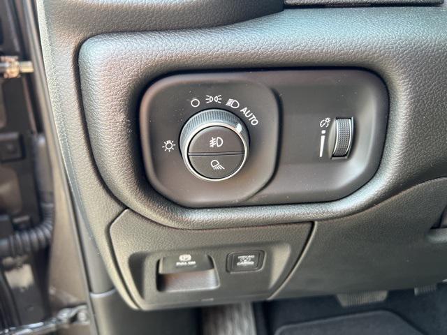 Photo of 2025 Granite Crystal Metallic Clearcoat RAM 1500