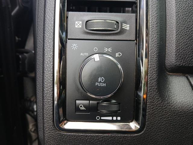 Photo of 2018 Brilliant Black Crystal Pearlcoat RAM 1500