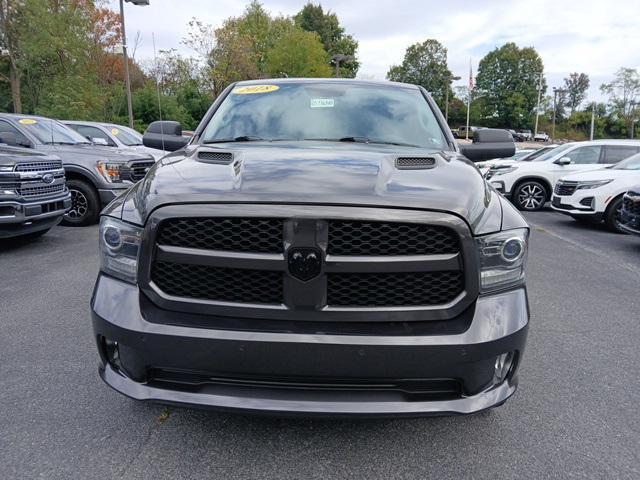 Photo of 2018 Brilliant Black Crystal Pearlcoat RAM 1500