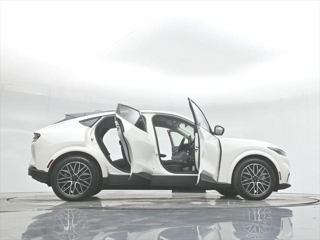 Photo of 2025 Star White Metallic Tri-Coat Ford Mustang Mach-E