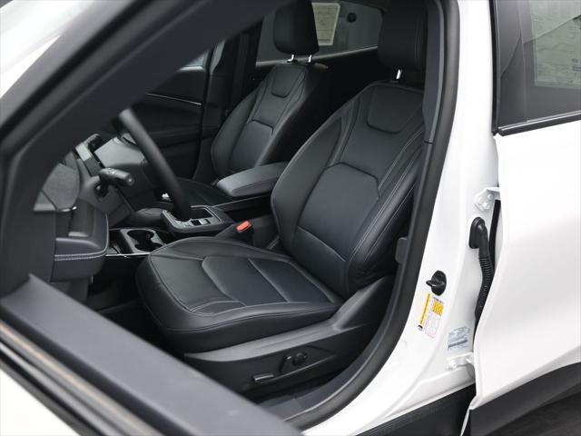 Photo of 2025 Star White Metallic Tri-Coat Ford Mustang Mach-E