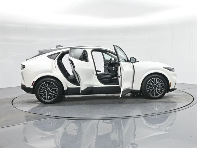 Photo of 2025 Star White Metallic Tri-Coat Ford Mustang Mach-E