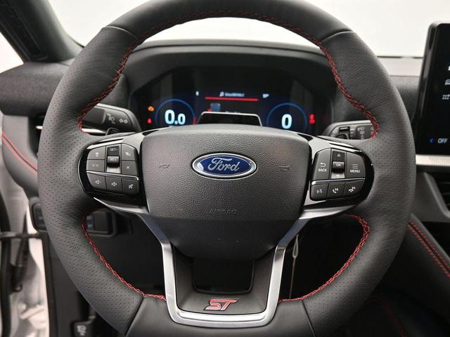 Photo of 2025 Star White Metallic Tri-Coat Ford Explorer