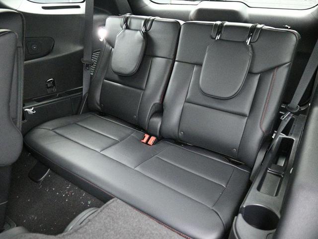 Photo of 2025 Star White Metallic Tri-Coat Ford Explorer