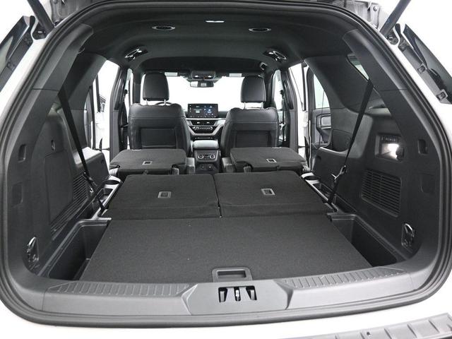 Photo of 2025 Star White Metallic Tri-Coat Ford Explorer