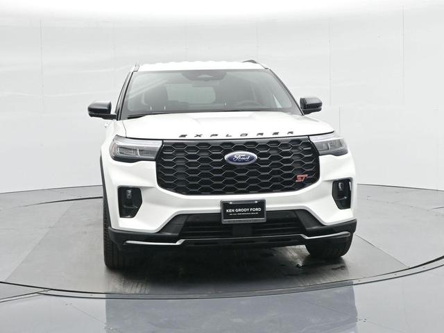 Photo of 2025 Star White Metallic Tri-Coat Ford Explorer