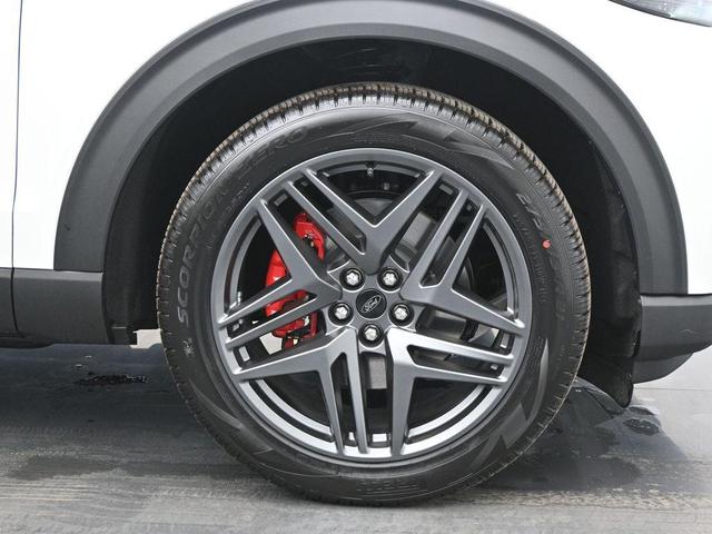 Photo of 2025 Star White Metallic Tri-Coat Ford Explorer