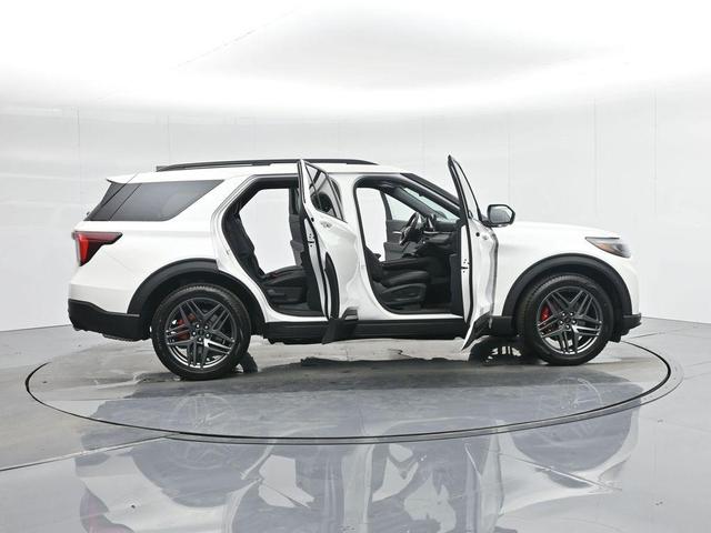 Photo of 2025 Star White Metallic Tri-Coat Ford Explorer