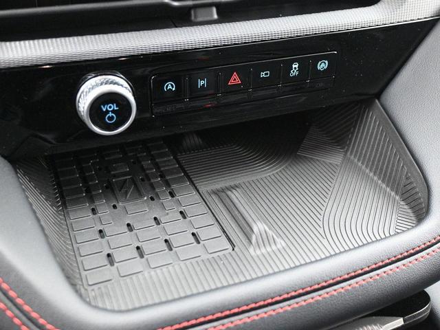 Photo of 2025 Star White Metallic Tri-Coat Ford Explorer
